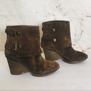 B. Makowsky suede Booties 9